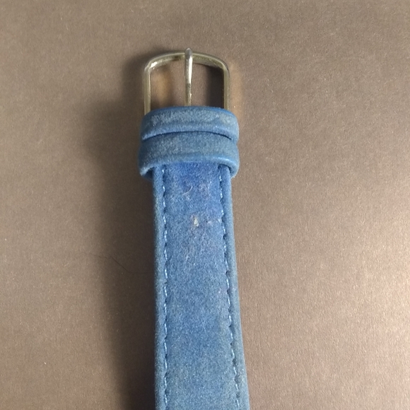 Vntg Shirley Temple Blue Suede Band Battery Wristwatch - Picture 6 of 7